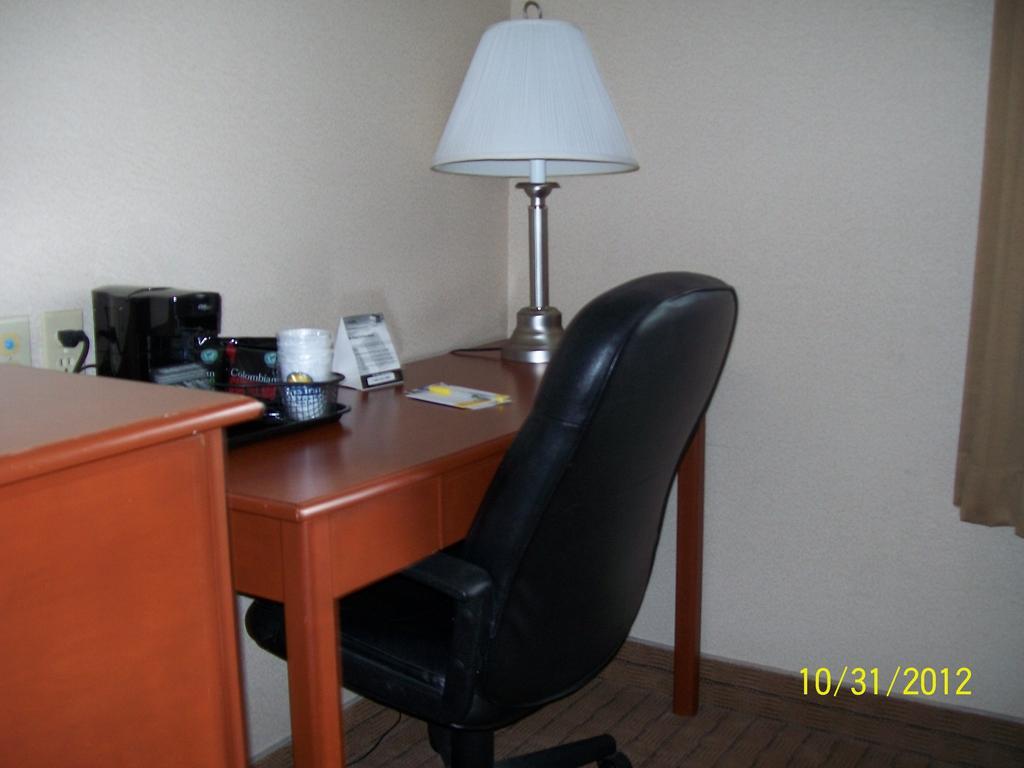 Days Inn By Wyndham Moose Jaw Kültér fotó