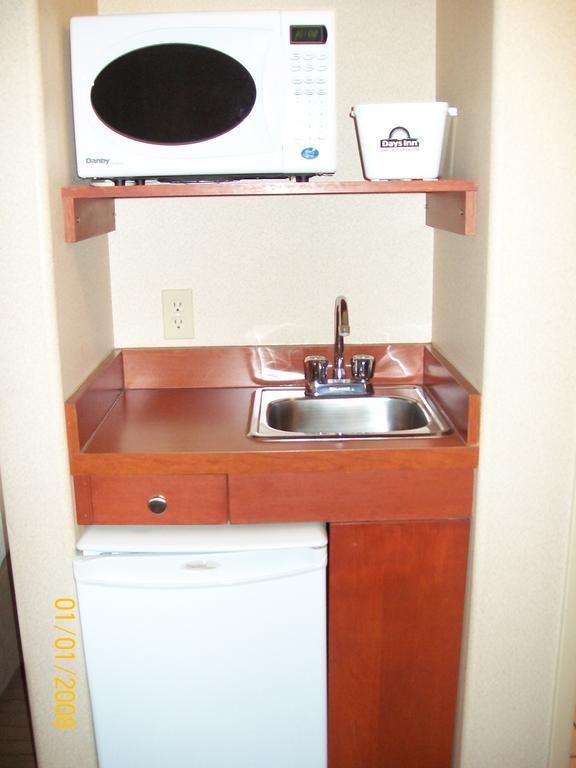 Days Inn By Wyndham Moose Jaw Kültér fotó