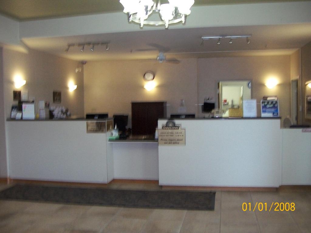 Days Inn By Wyndham Moose Jaw Kültér fotó